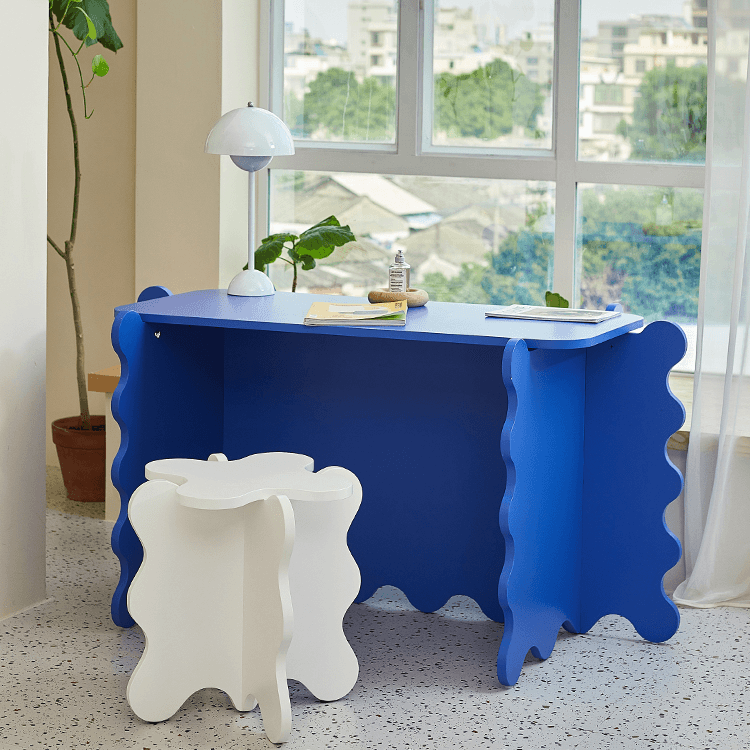 Amando Petal Desk