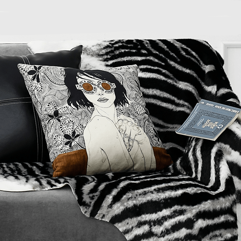 Bela illustration Pillow Cover & Insert