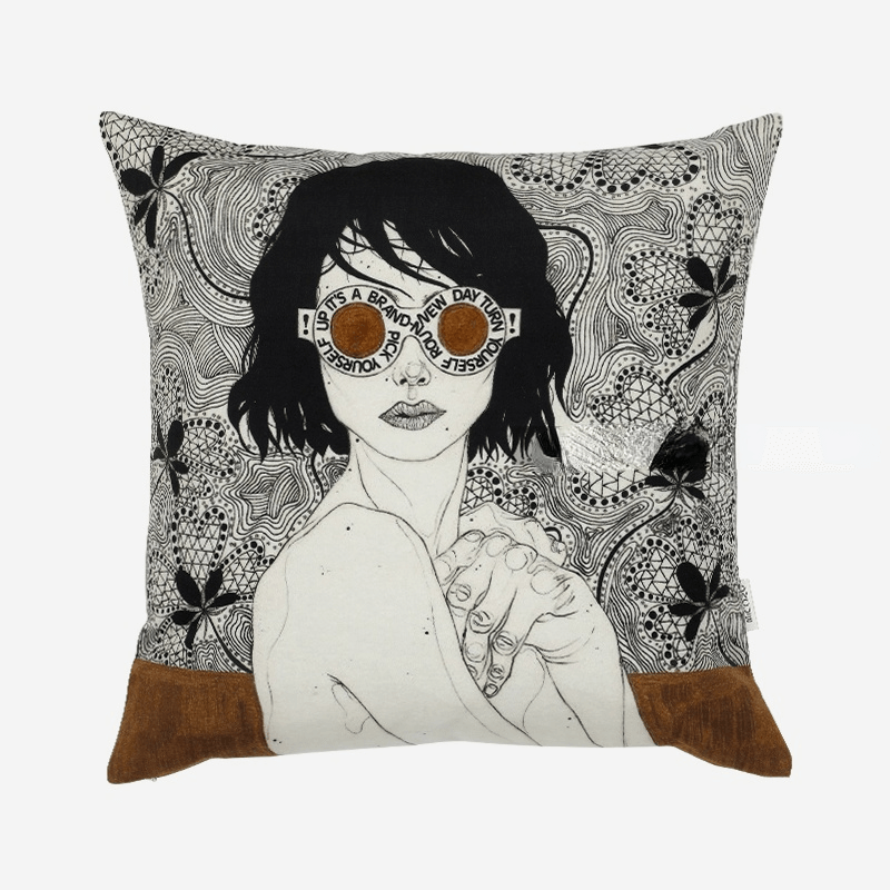 Bela illustration Pillow Cover & Insert