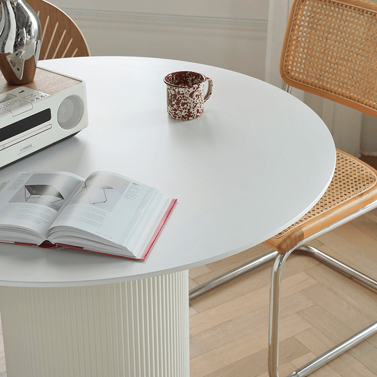 Bernardino Vintage Round Table