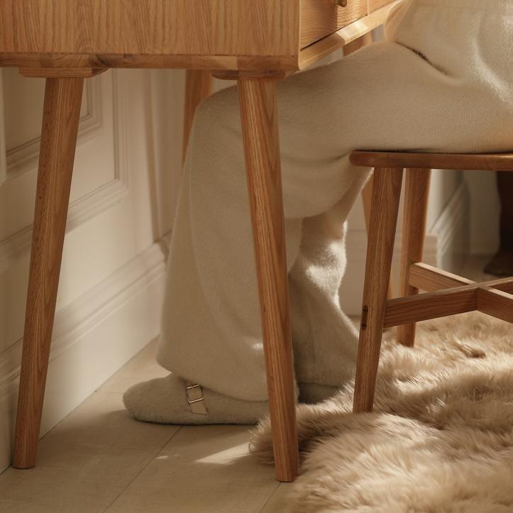 Helio Vanity Table