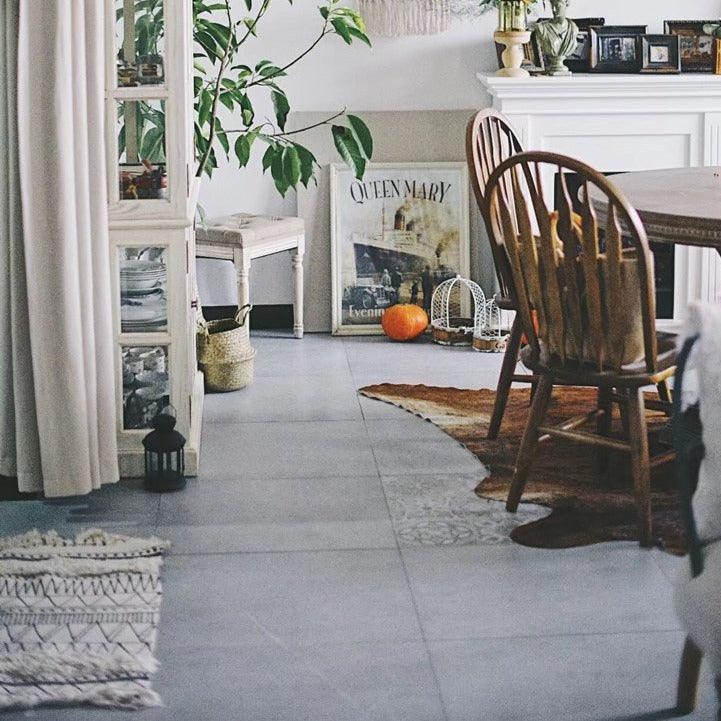 Jadwiga Abstract Handmade Area Rug